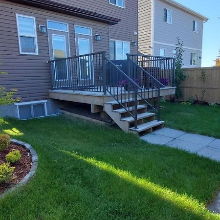 Delightful 1-Bedroom Private Suite In A New Home Calgary Exterior photo