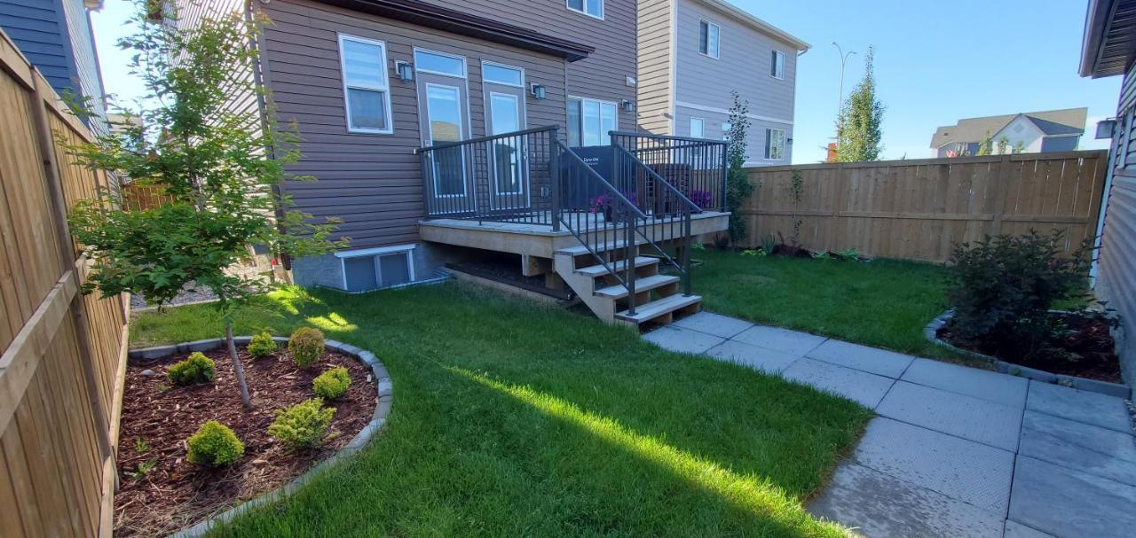 Delightful 1-Bedroom Private Suite In A New Home Calgary Exterior photo