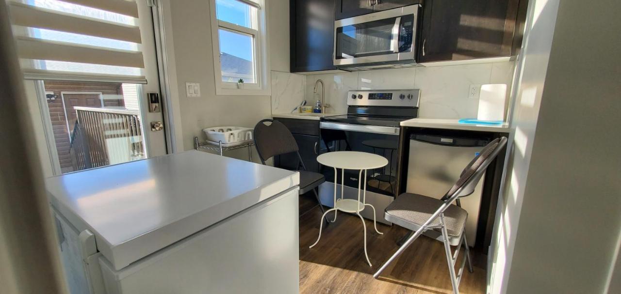 Delightful 1-Bedroom Private Suite In A New Home Calgary Exterior photo