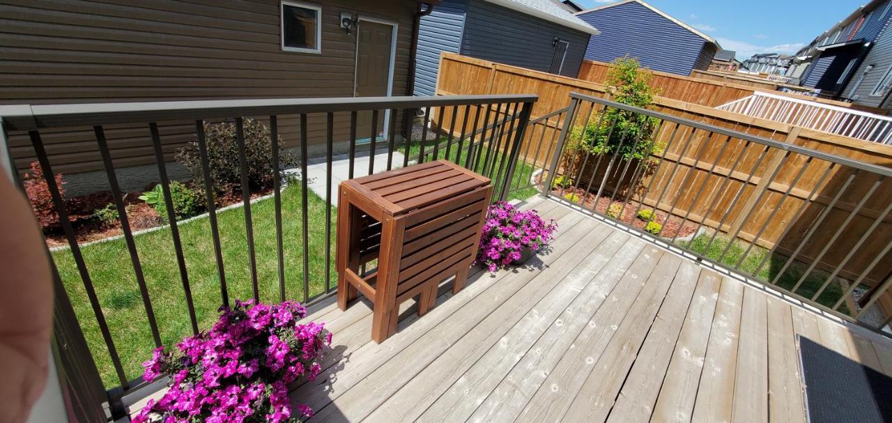 Delightful 1-Bedroom Private Suite In A New Home Calgary Exterior photo
