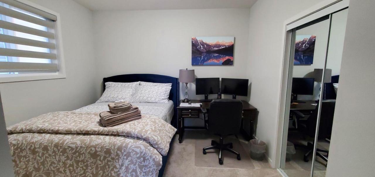 Delightful 1-Bedroom Private Suite In A New Home Calgary Exterior photo