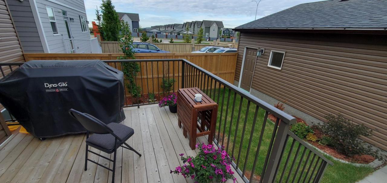 Delightful 1-Bedroom Private Suite In A New Home Calgary Exterior photo