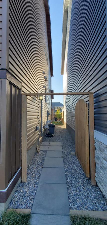 Delightful 1-Bedroom Private Suite In A New Home Calgary Exterior photo