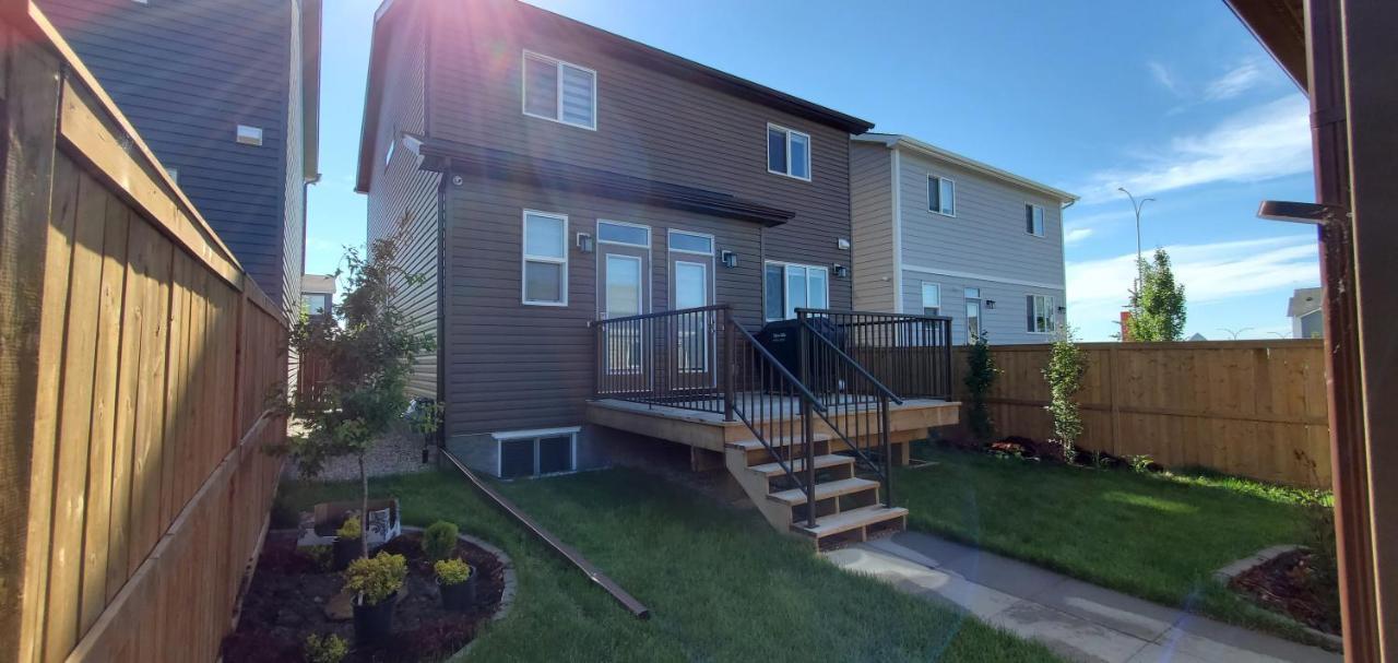 Delightful 1-Bedroom Private Suite In A New Home Calgary Exterior photo