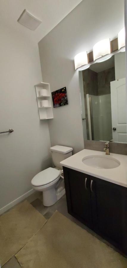 Delightful 1-Bedroom Private Suite In A New Home Calgary Exterior photo